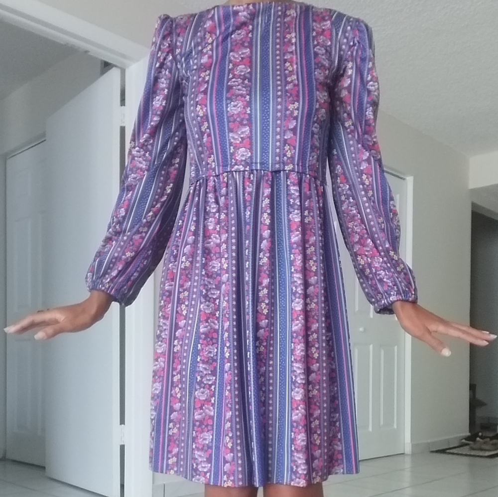 Vintage wallpaper batik dress